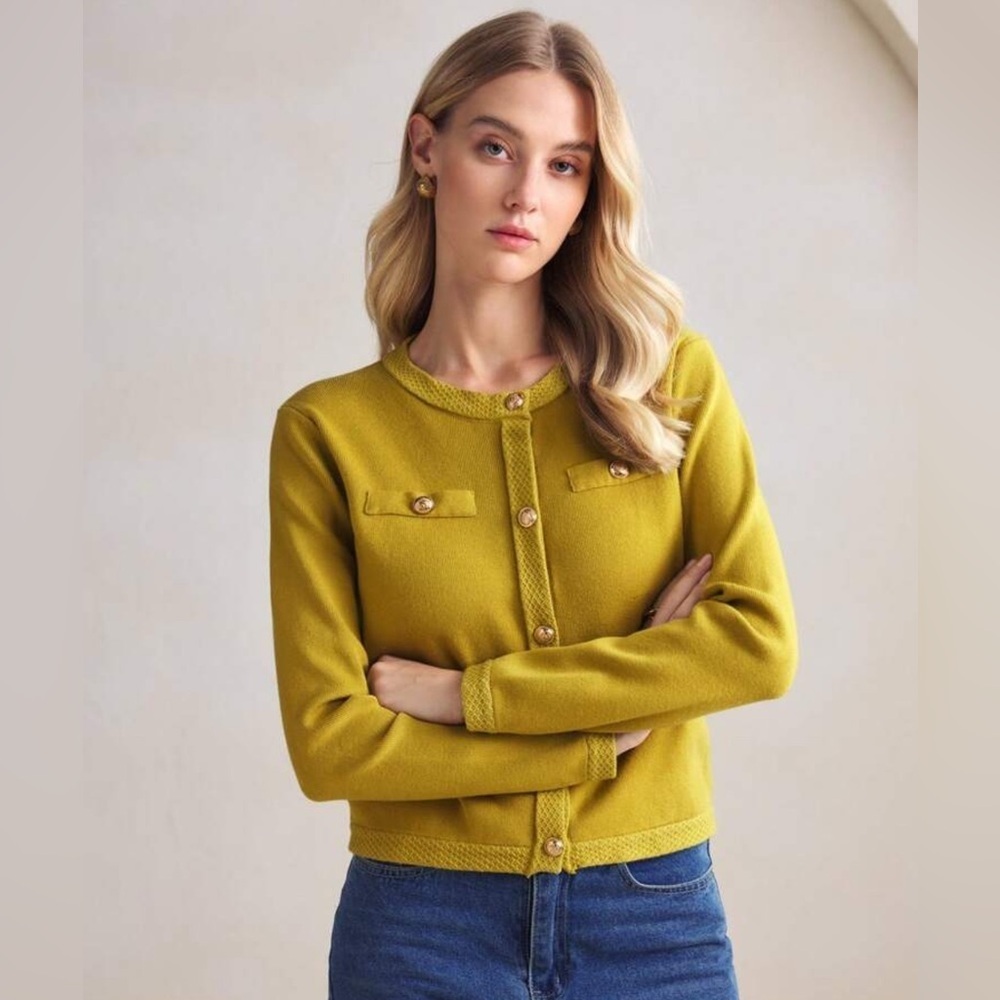 Elegant yellow Sweater with Ribbed Hem and gold buttons New SZ S ✨✨🔥🔥
